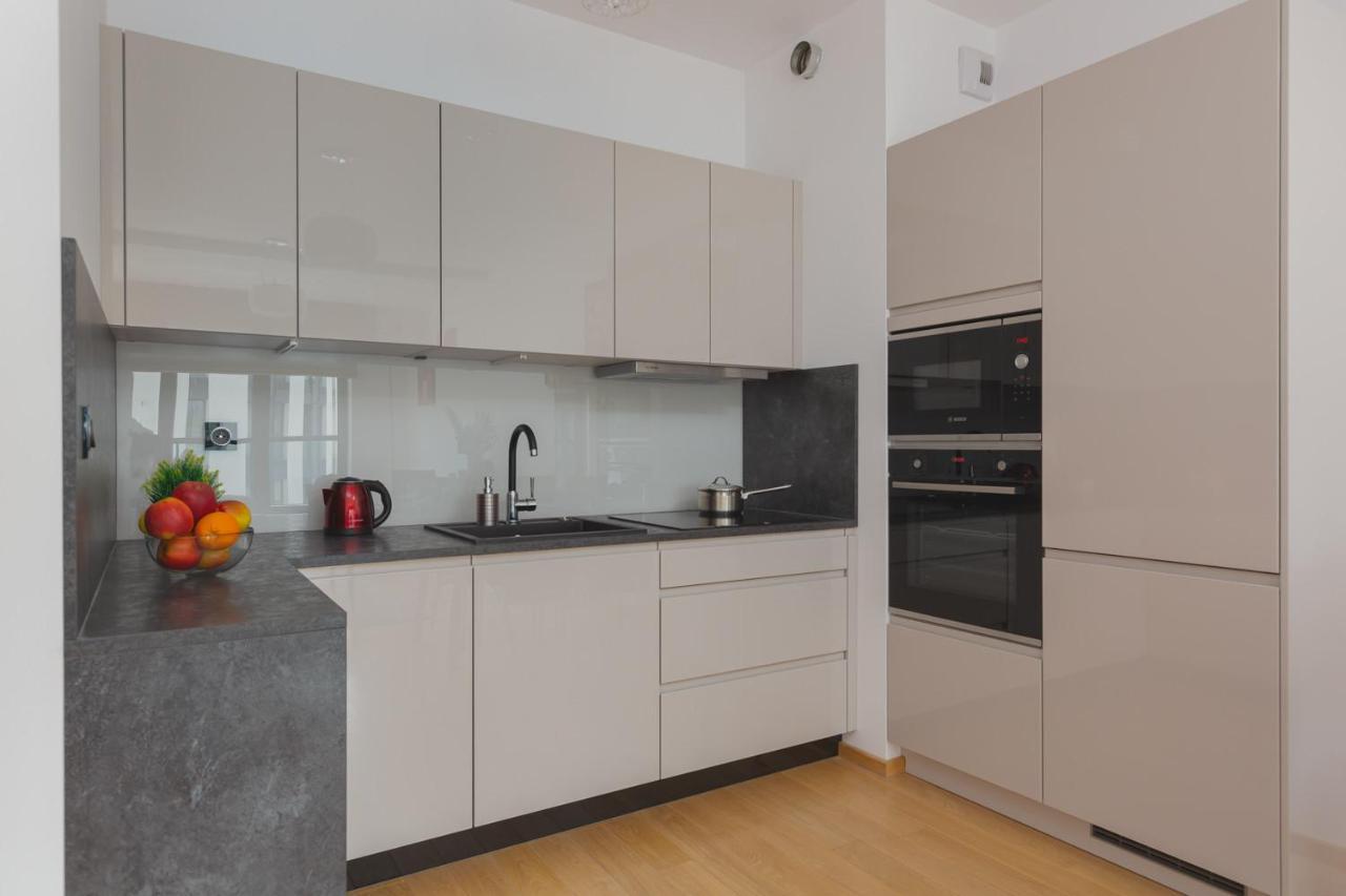 Dzielna Apartment Warsaw Wola By Noclegi Renters Buitenkant foto