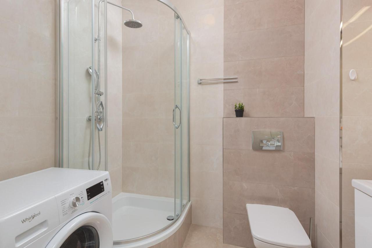 Dzielna Apartment Warsaw Wola By Noclegi Renters Buitenkant foto